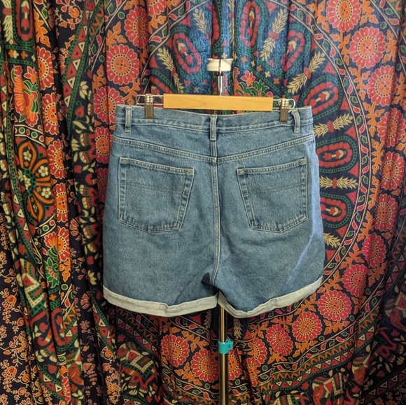 Vintage High Rise Rolled Cuff Mom Shorts - Picture 3 of 8